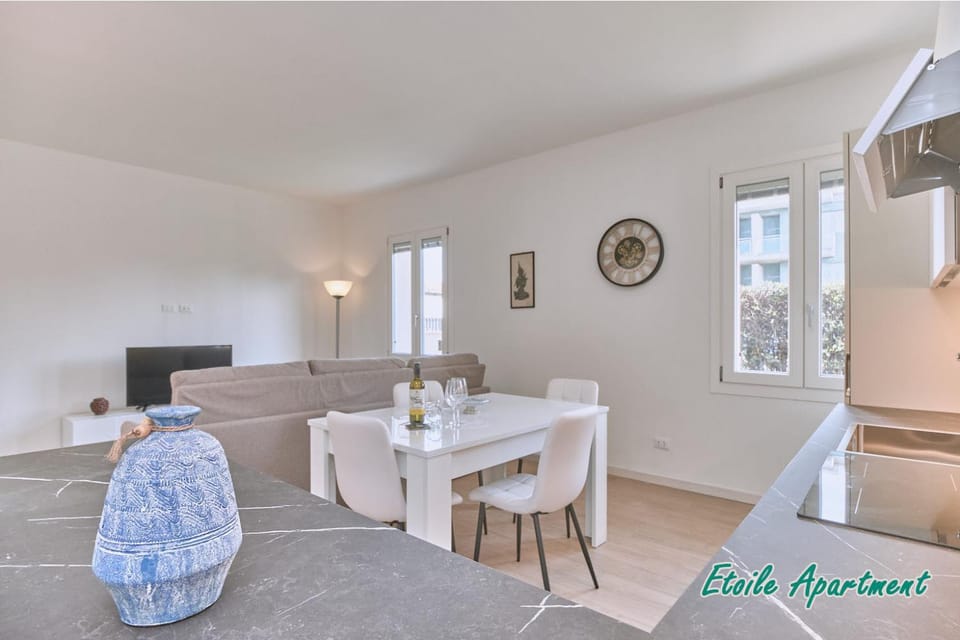 TV and multimedia, Kitchen or kitchenette, Living room, Dining area