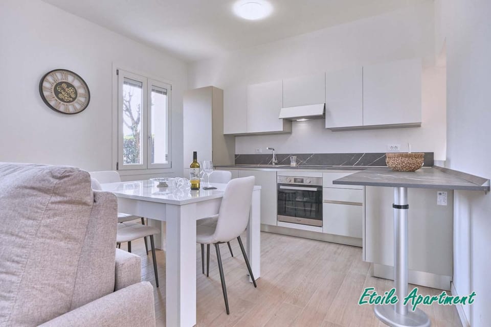 Kitchen or kitchenette, Dining area, pet friendly
