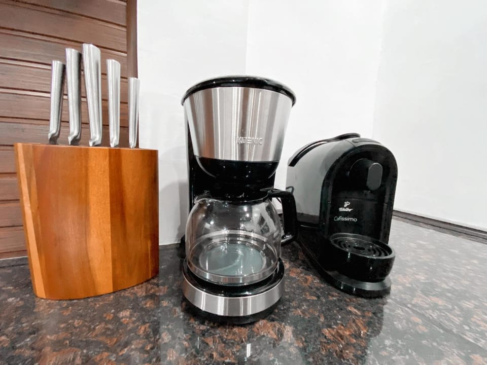 Coffee/tea facilities, Kitchen or kitchenette, Internal: Not applicable to any particular room