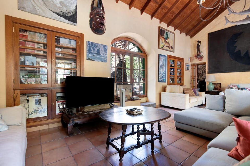 Property building, Living room