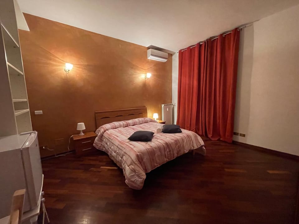 Bed, Photo of the whole room, Bedroom, towels, air conditioner