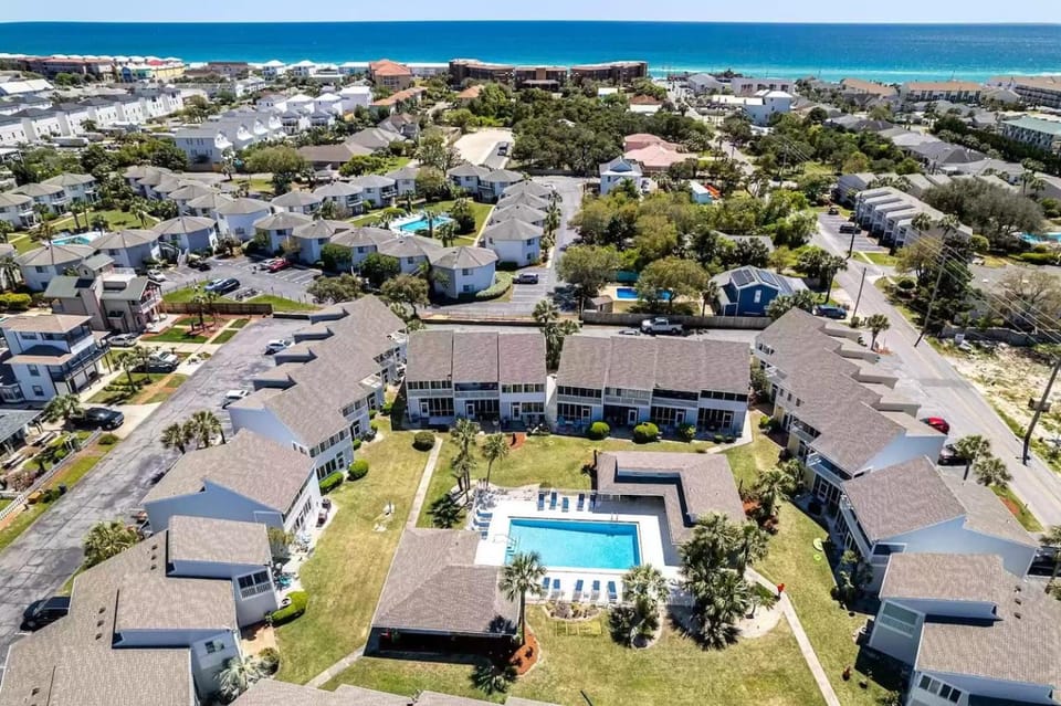 5-Min Walk to Beach w Pool House in Miramar Beach