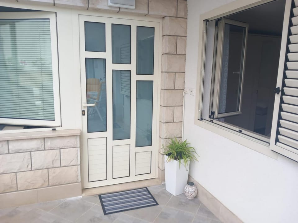 Property building, Facade/entrance