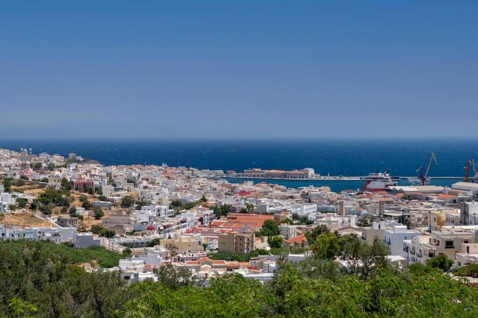 City view, Sea view