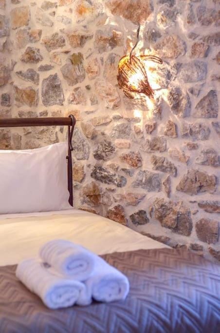 Braxos A beautiful rocky place House in Islands