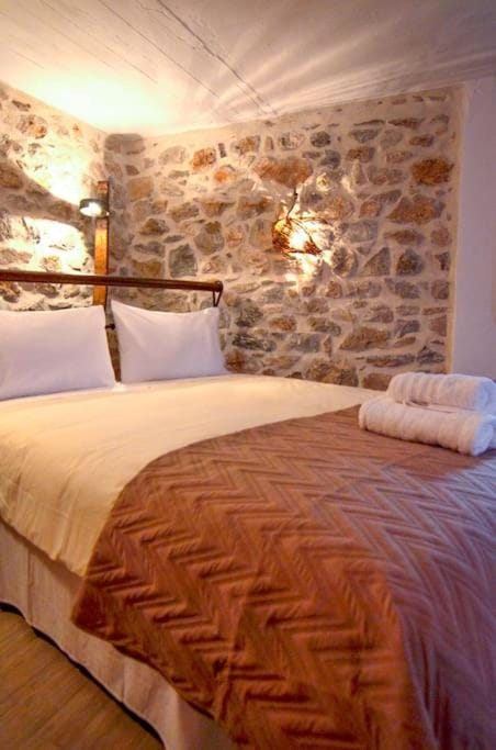 Braxos A beautiful rocky place House in Islands