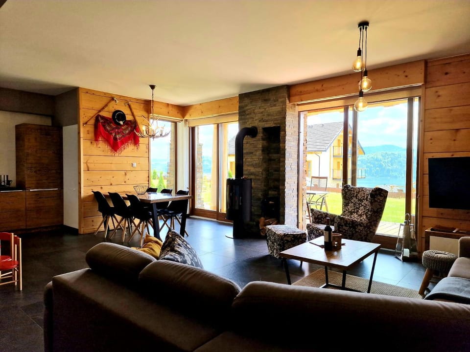 Natural landscape, TV and multimedia, Living room, Seating area, Dining area
