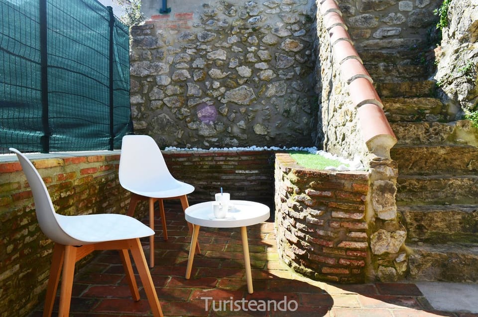 Patio, Day, Balcony/Terrace, Seating area