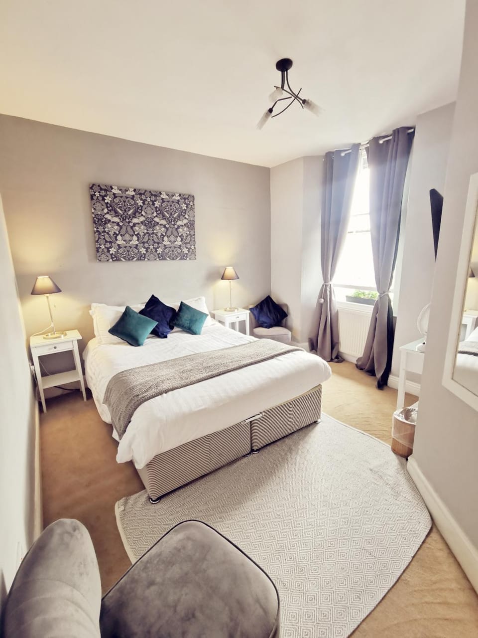 Photo of the whole room, Bedroom
