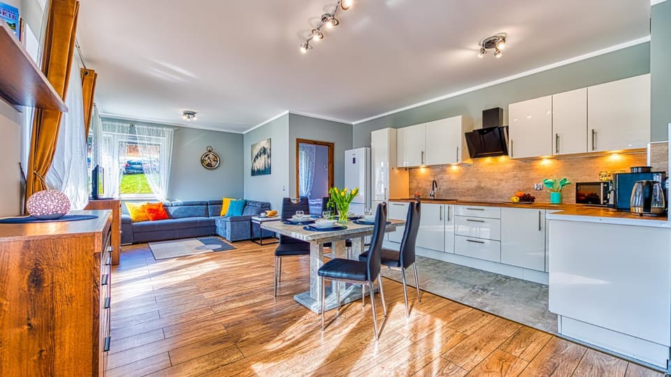 Kitchen or kitchenette, Seating area
