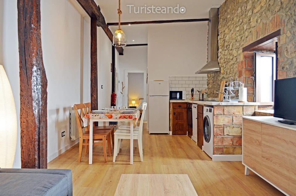 Coffee/tea facilities, Kitchen or kitchenette, Dining area, minibar, pet friendly, stove, toaster