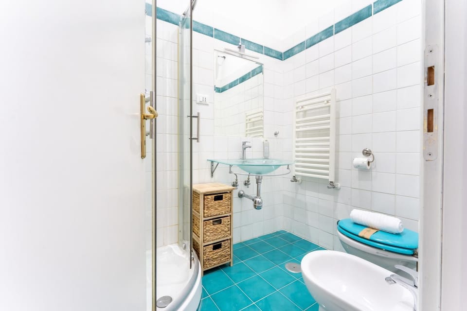 Shower, Toilet, Bathroom, bidet, towels