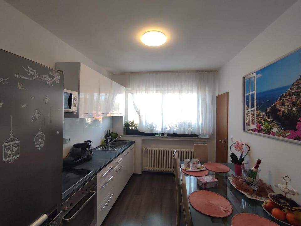 Kitchen or kitchenette, Dining area, pet friendly, stove