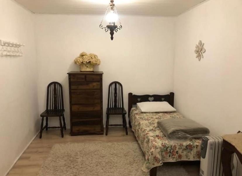 Casa a 4 min do centro de Capivari com espaço gourmet House in Campos do Jordão