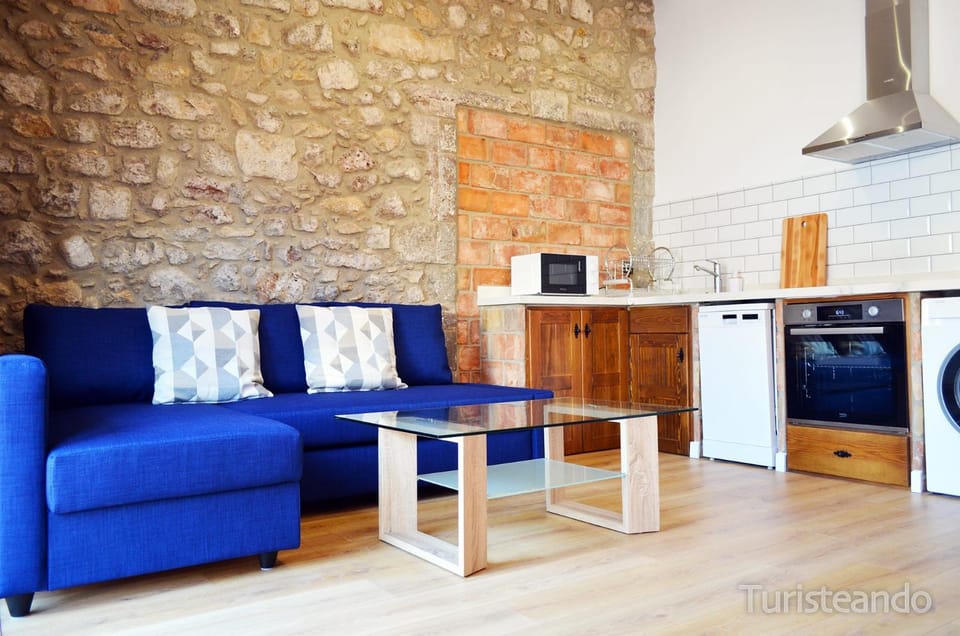 Kitchen or kitchenette, Living room, Seating area, Dining area, minibar, pet friendly, stove