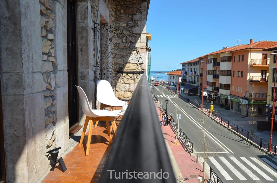 Property building, Day, Neighbourhood, View (from property/room), Balcony/Terrace, Balcony/Terrace, City view, Street view, Location