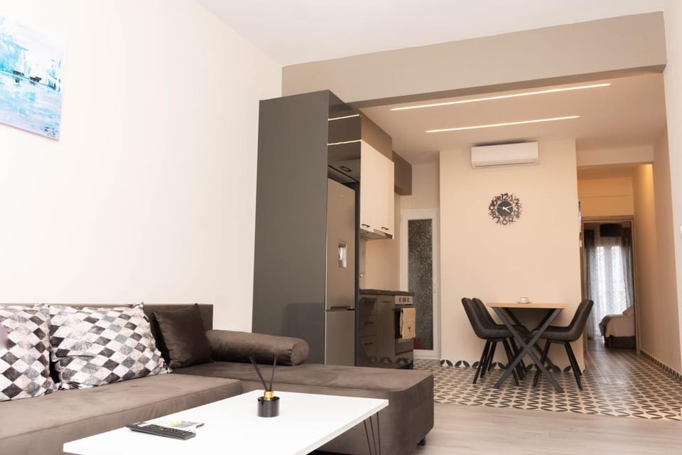 Kitchen or kitchenette, Living room, Seating area, Dining area, air conditioner