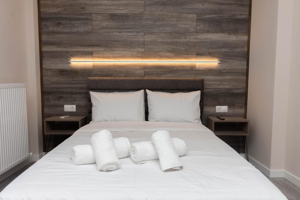 Photo of the whole room, Bedroom, towels