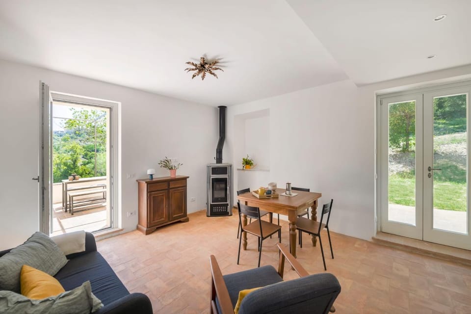 Seating area, Dining area