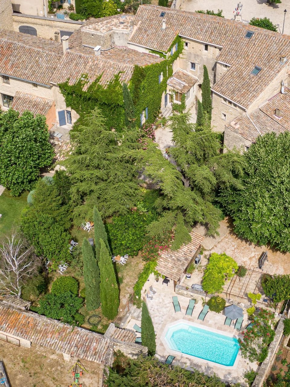 Neighbourhood, Bird's eye view, BBQ facilities, Garden, Table tennis, View (from property/room), City view, Garden view, Pool view, Street view, Supermarket/grocery shop, Shopping Area, Quiet street view, Inner courtyard view, Parking, sunbed