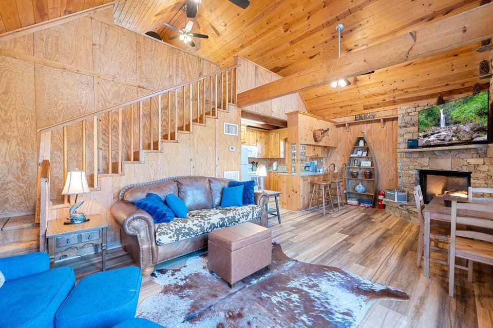 Communal lounge/ TV room, TV and multimedia, Kitchen or kitchenette, Living room, Seating area, Dining area
