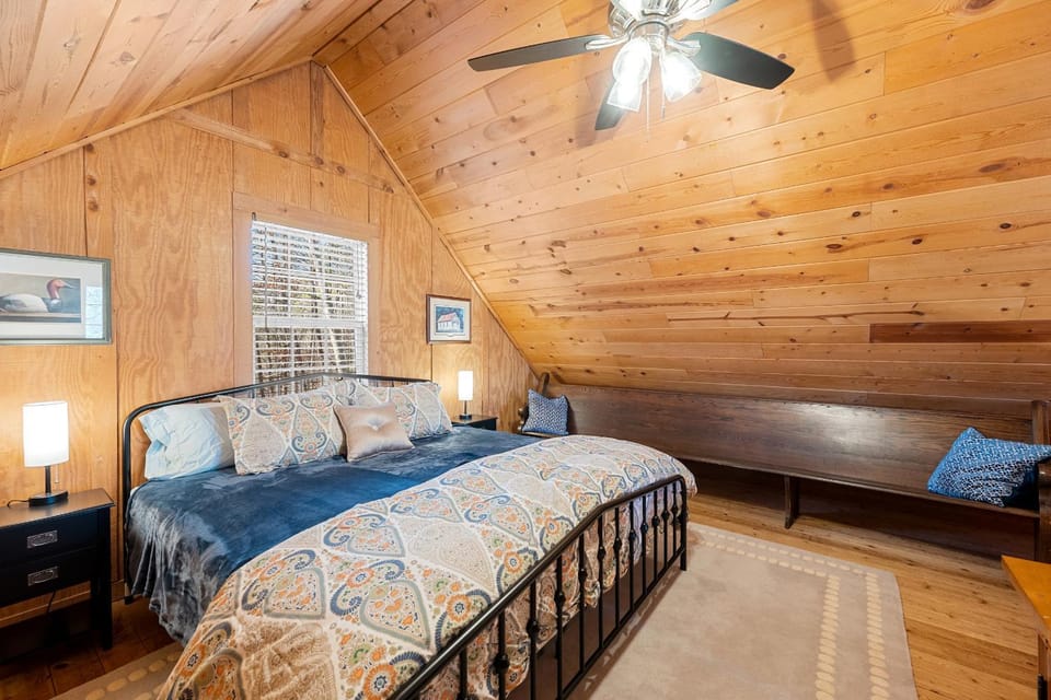 Bed, Bedroom, fireplace