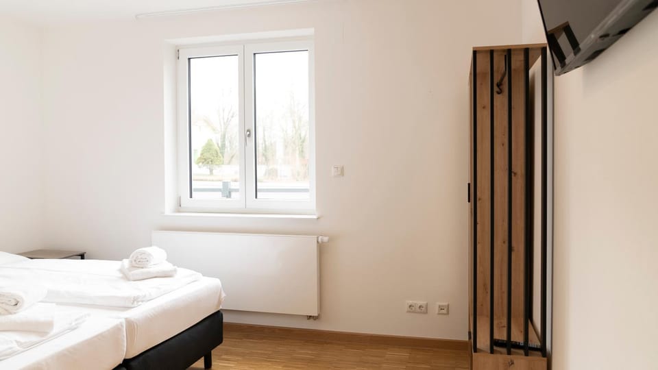 Communal lounge/ TV room, Bed, TV and multimedia, Bedroom, internet