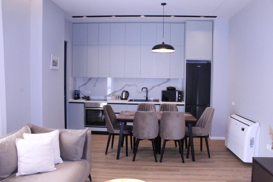 Coffee/tea facilities, Kitchen or kitchenette, Living room, Seating area, Dining area, minibar, pet friendly, stove, toaster