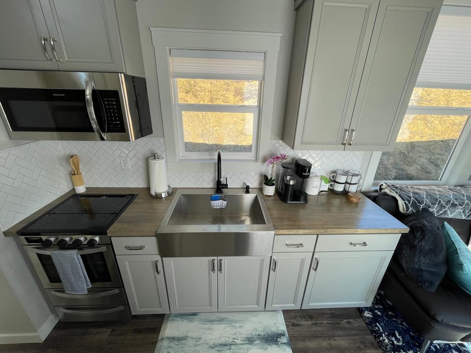 Kitchen or kitchenette, minibar, pet friendly, stove