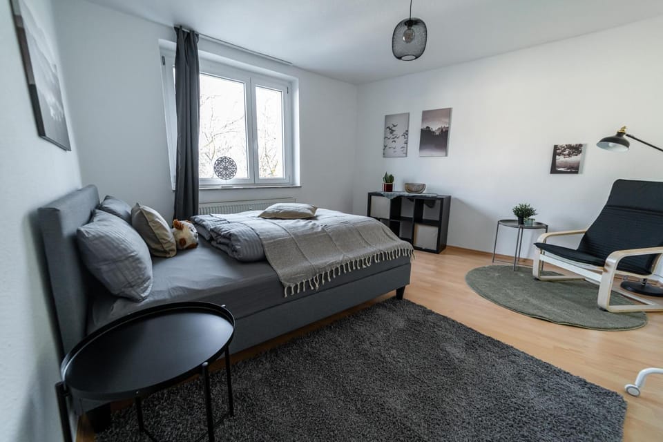 Bed, Photo of the whole room, Seating area, Bedroom