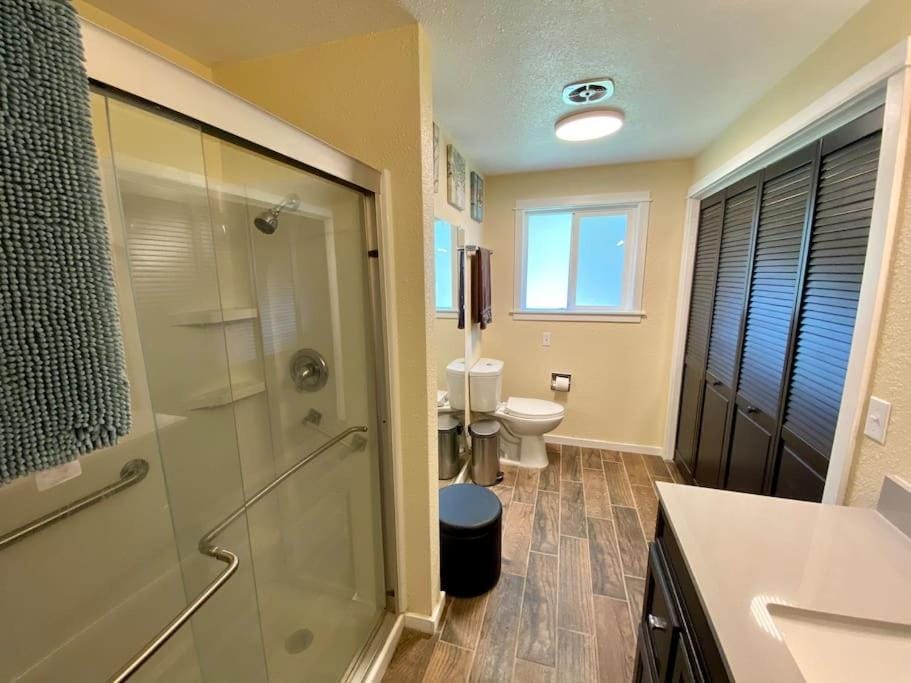 Centrally Located Redmond Retreat with Pool Table House in Redmond