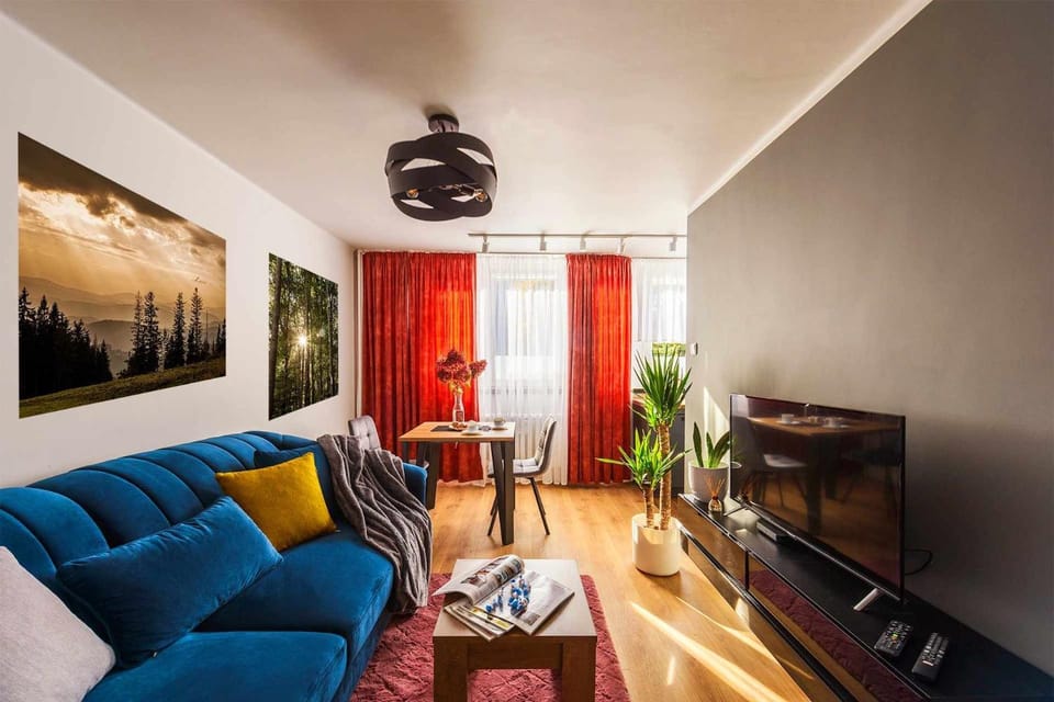 Property building, TV and multimedia, Living room, Seating area
