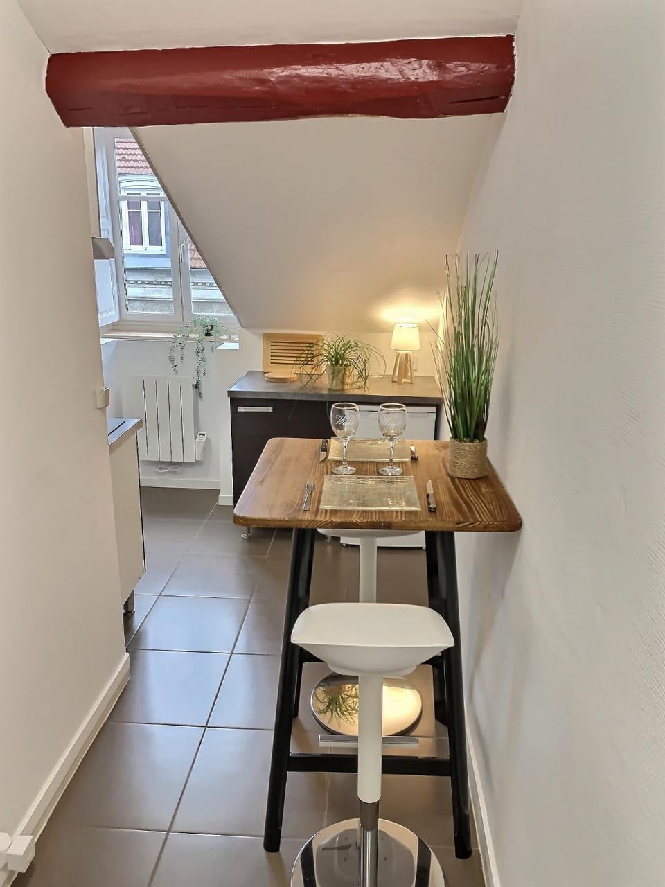 Kitchen or kitchenette, Dining area