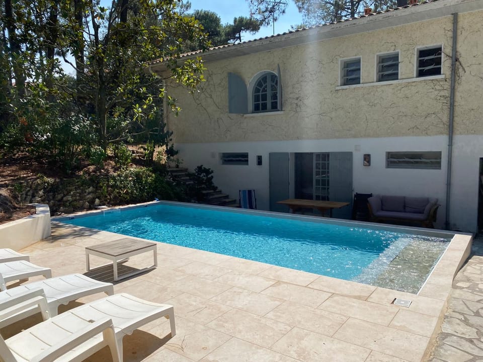 Property building, Patio, Day, Pool view, Swimming pool, sunbed