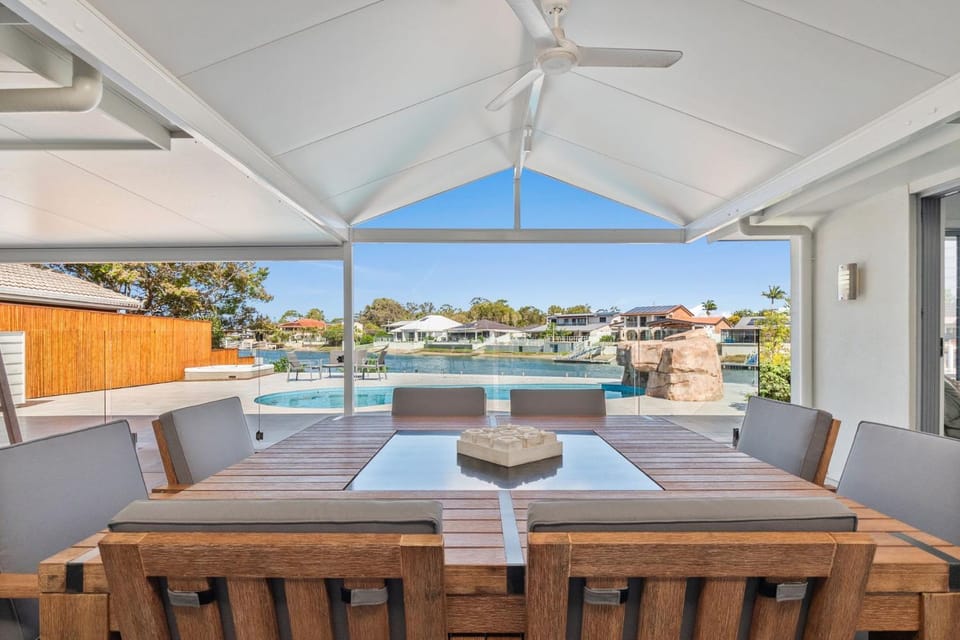 View (from property/room), Dining area, Swimming pool