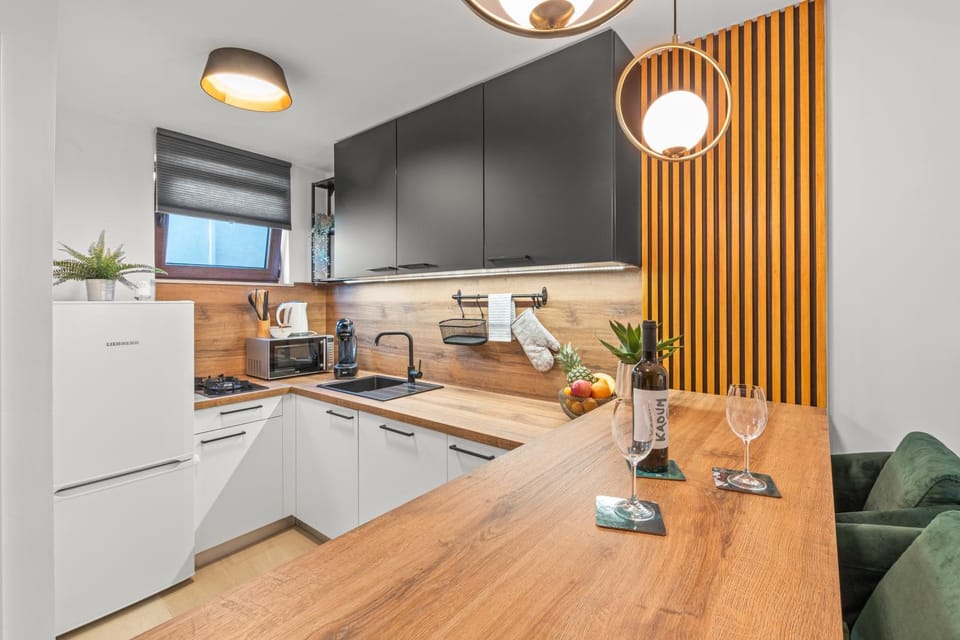 Kitchen or kitchenette, Dining area, dishwasher, oven, stove