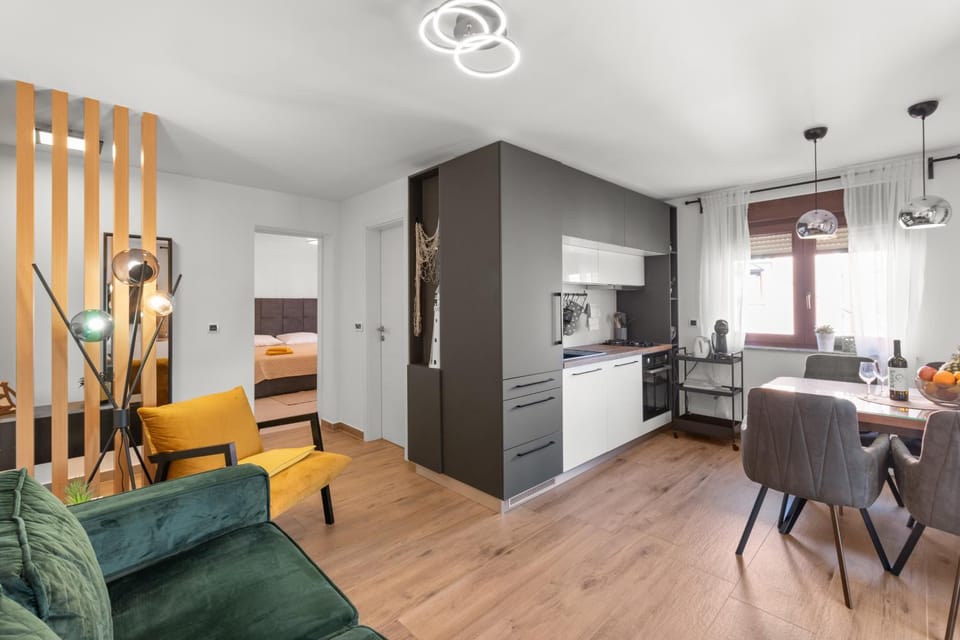 Kitchen or kitchenette, Seating area, Dining area, dishwasher, oven