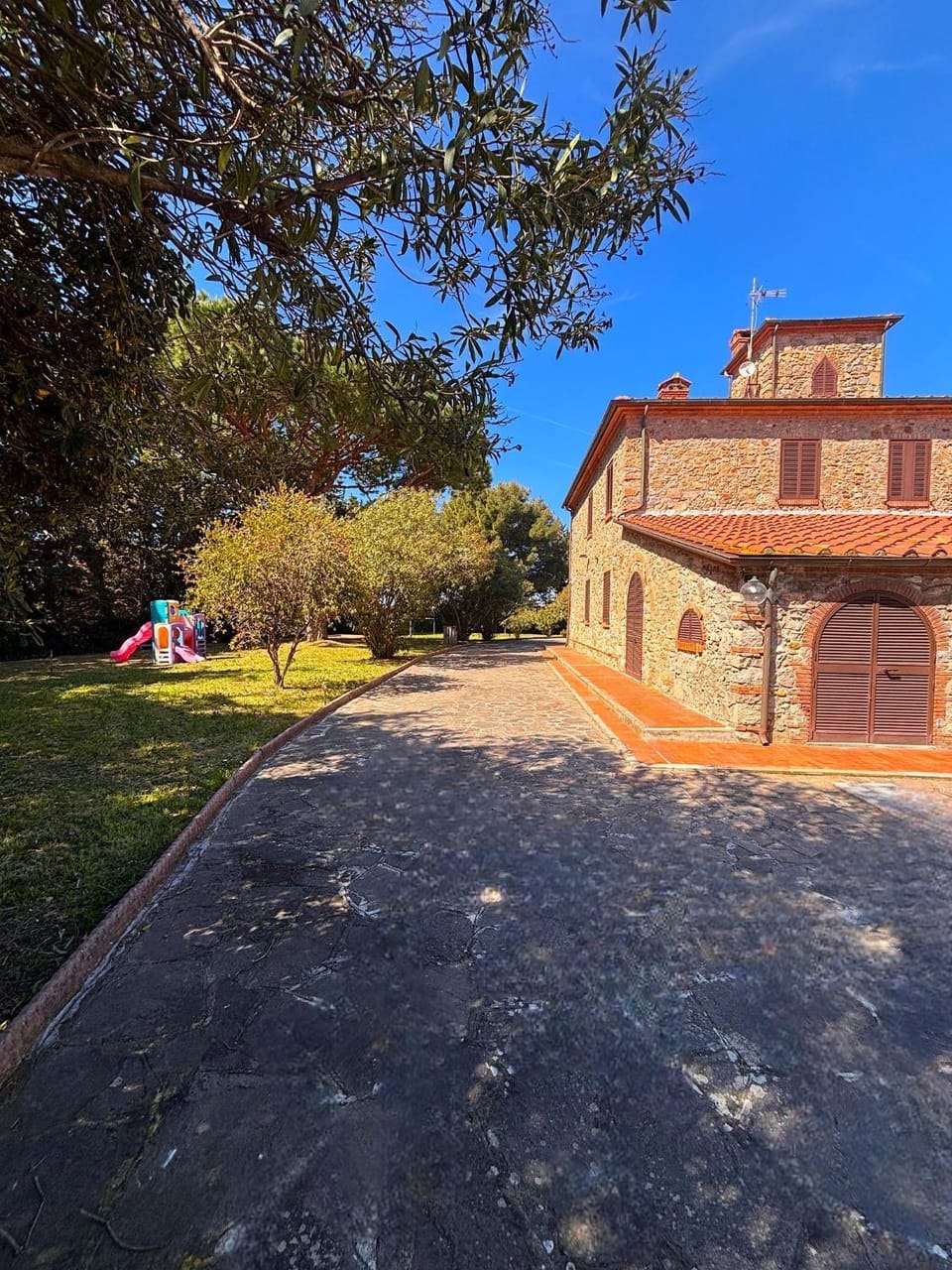 Property building, Garden, Garden view, Landmark view