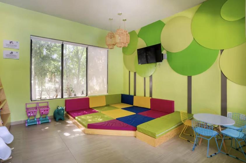 Family Friendly 10min to Beach WIFI 200MB Gym House in Playa del Carmen