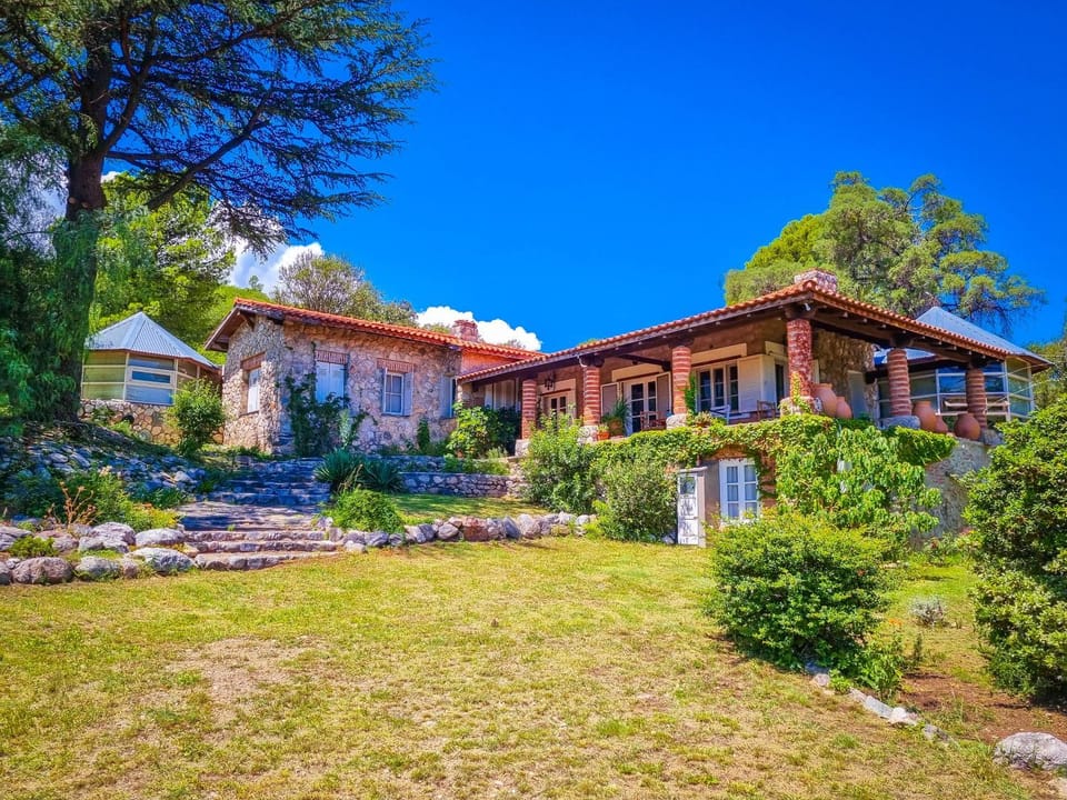 Property building, Day, Natural landscape, Garden, Garden view