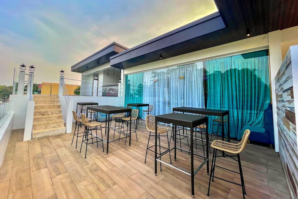 Seating area, Dining area