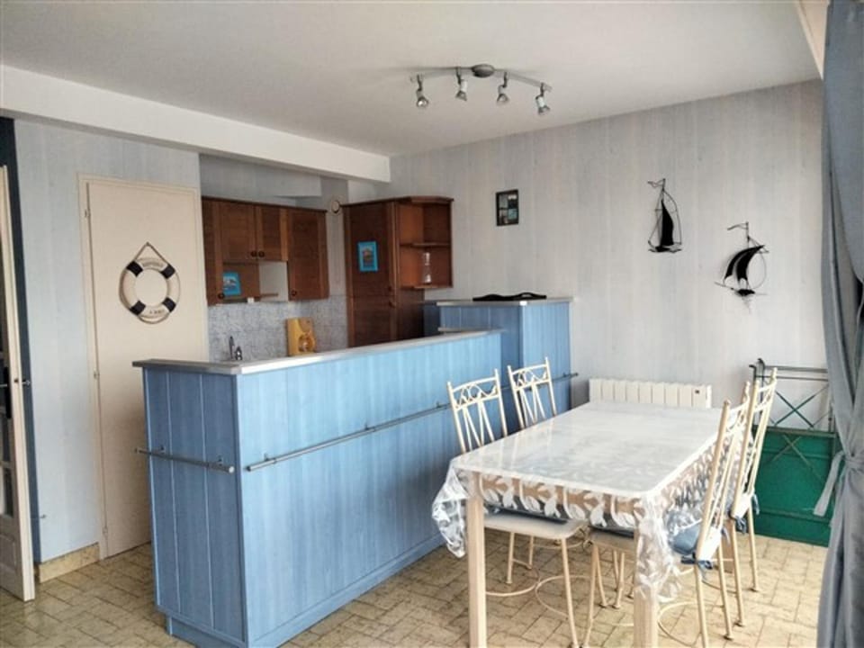 Charmant T2 avec Balcon au Cœur des Sables d'Olonne, 150m du Centre, Ascenseur, Équipements Modernes - FR-1-331-213 Apartment in Les Sables-d'Olonne