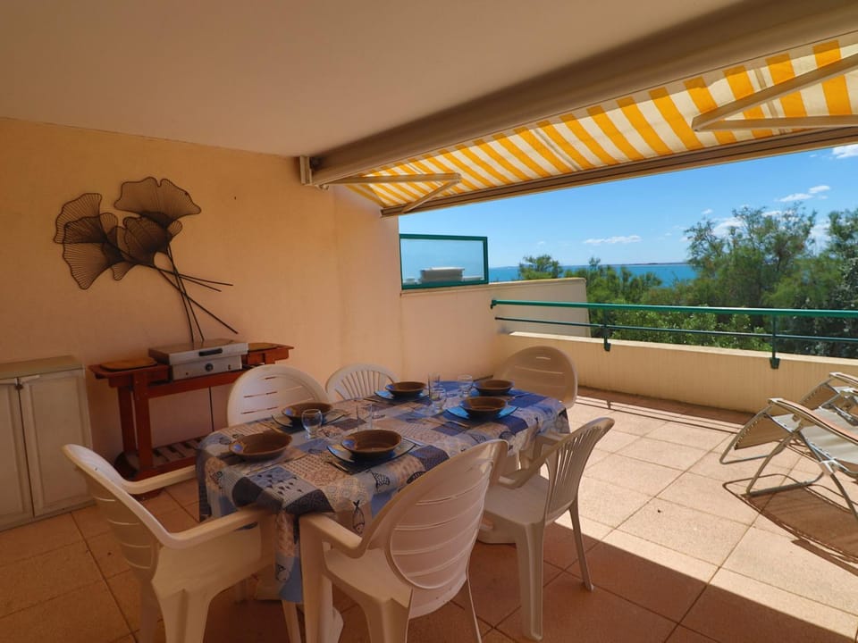 2 pièces cabine climatisé avec terrasse à Sète - FR-1-472A-266 Cabin in Occitanie