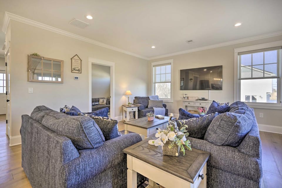 Long Branch Home < 1 Mi to Beach! House in Monmouth Beach