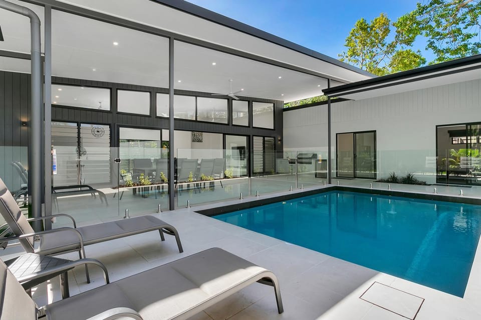 Swimming pool, sunbed