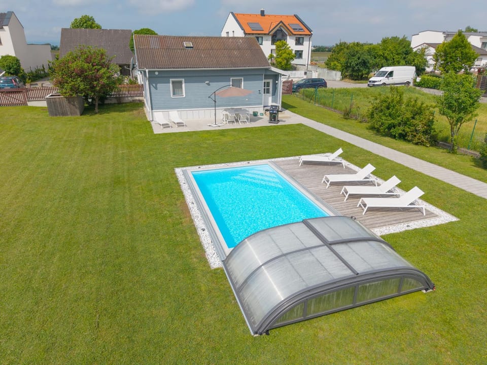 Property building, Swimming pool