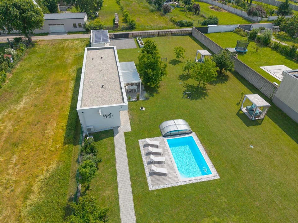 Property building, Swimming pool