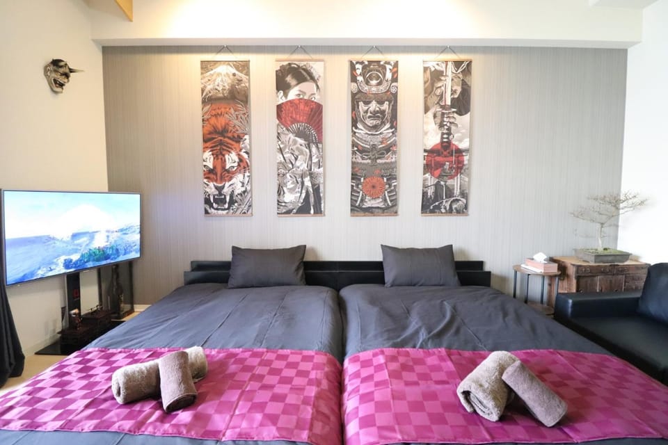 Bed, TV and multimedia, Bedroom