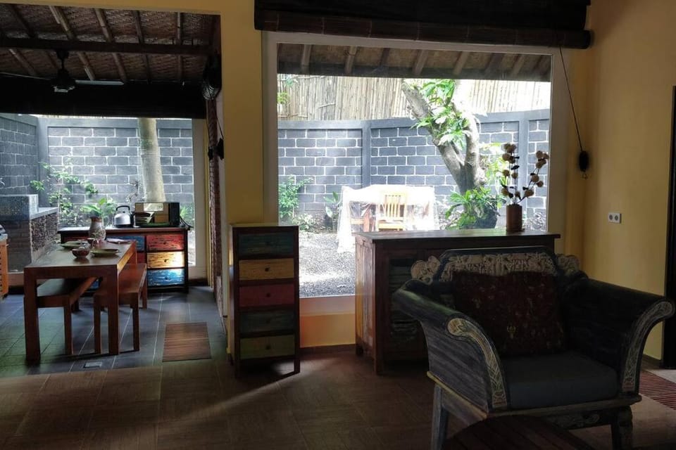 Villa King: Unique Villa With Indoor Swimming Pool Villa in Abang