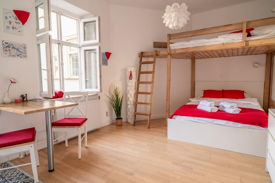 Bedroom, bunk bed